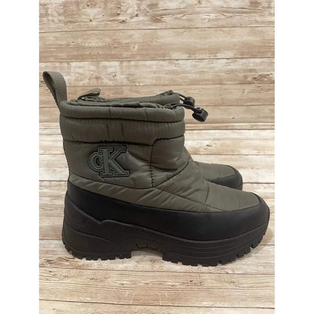 Calvin Klein Nelsa Womens Olive Green Puffer Lug Sole Platform Boots 6.5 NEW‎